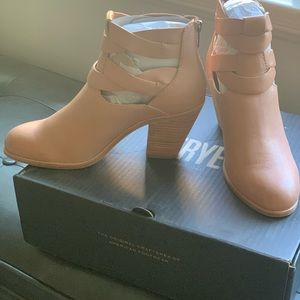 Frye Cameron Twist Bootie